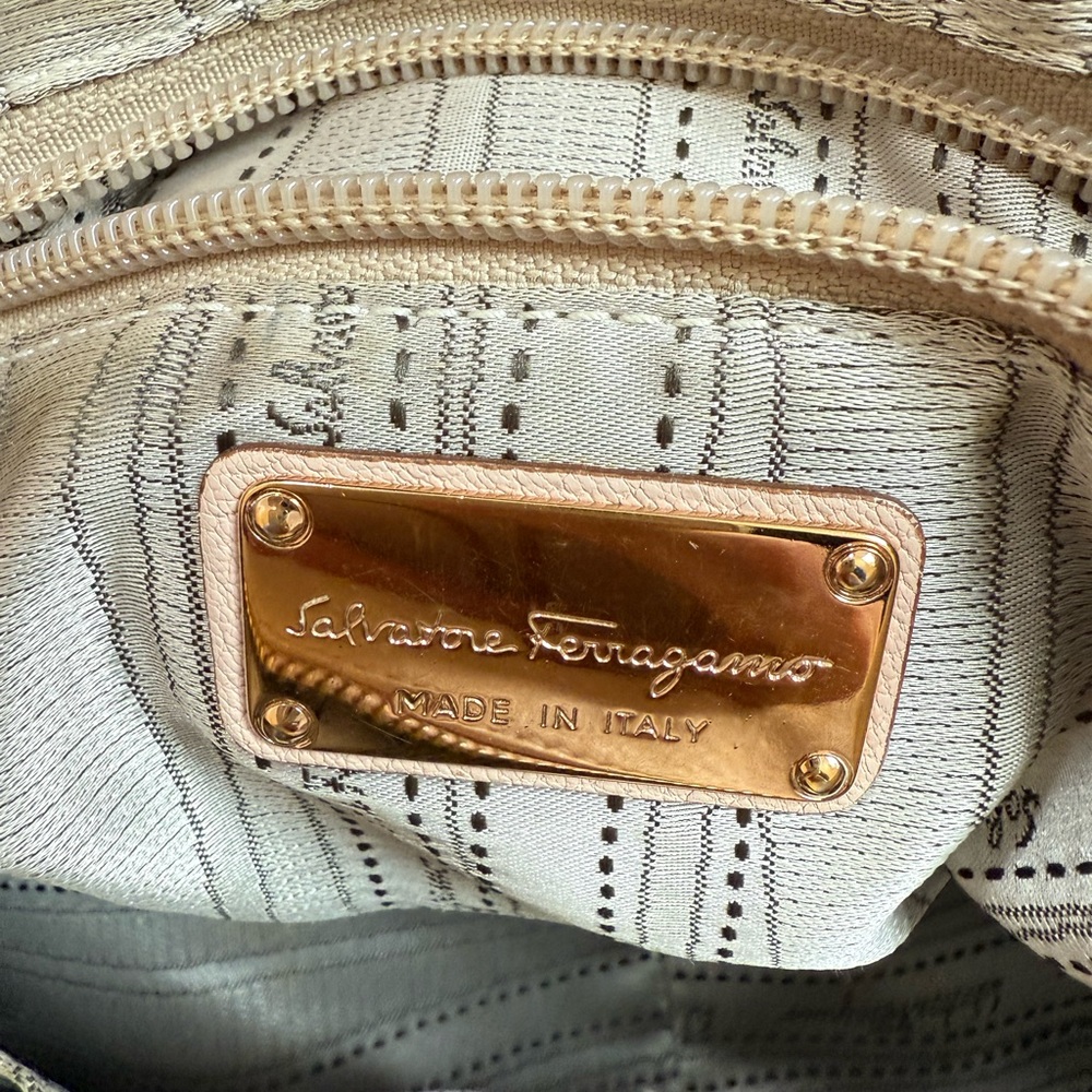 Salvatore Ferragamo Cream Leather Handbag - Picture 9 of 11